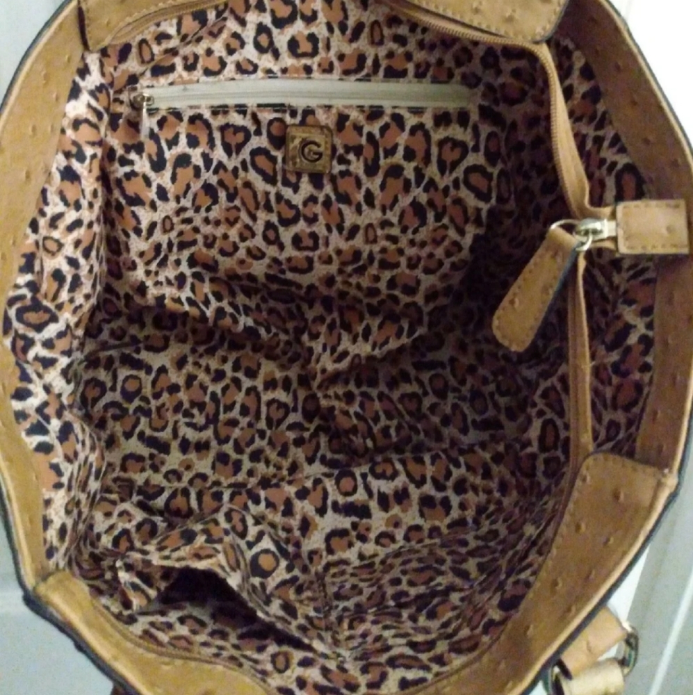 GUESS PURSE - Picture 7 of 7
